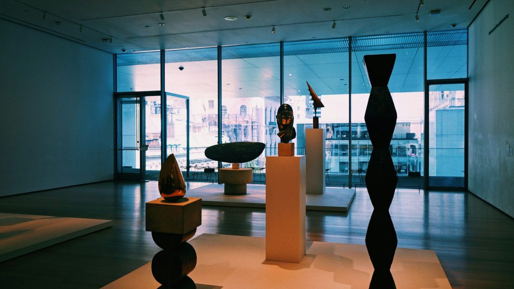 Exhibition of sculptures ilustrating the works presented at MOMA 2024