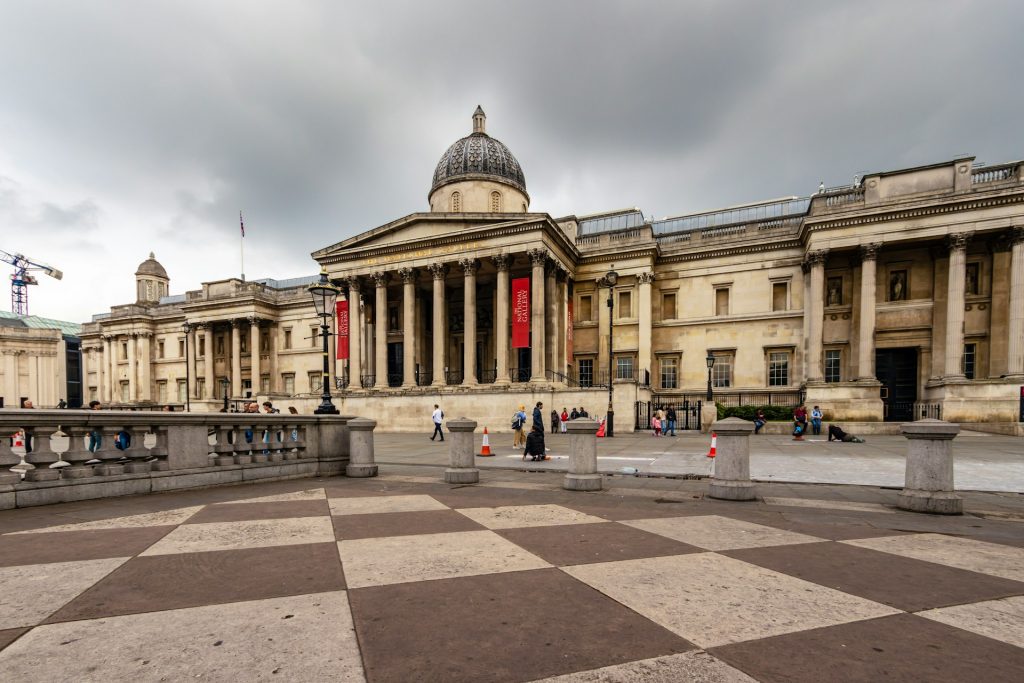 Wide shot of the entrance of the National Gallery London