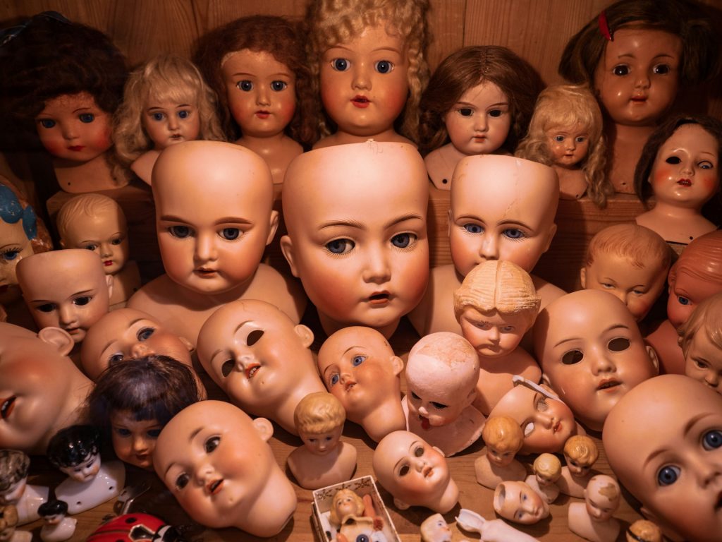 Cursed image of doll heads