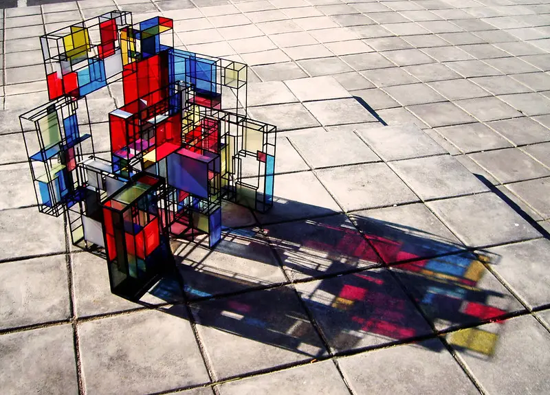 A 3D statue in the style of Mondrian