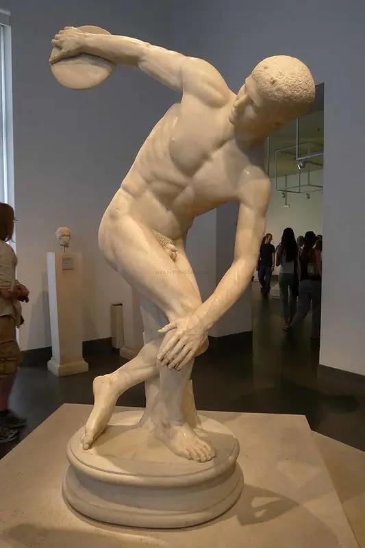 An acient greek statues of a discus thrower
