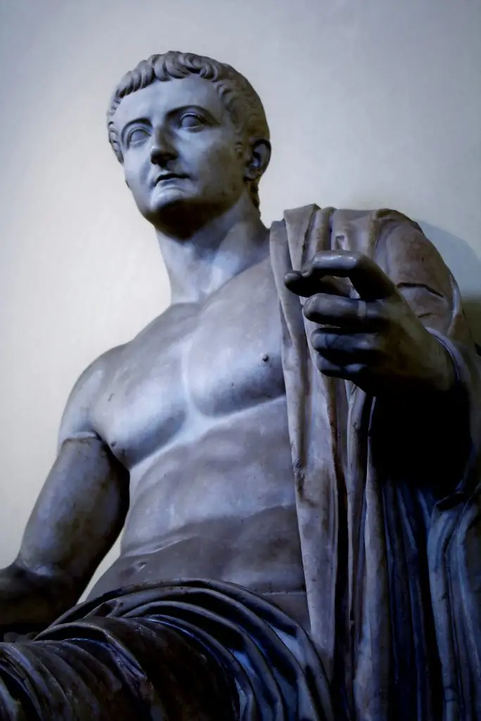 A roman statue of a leader