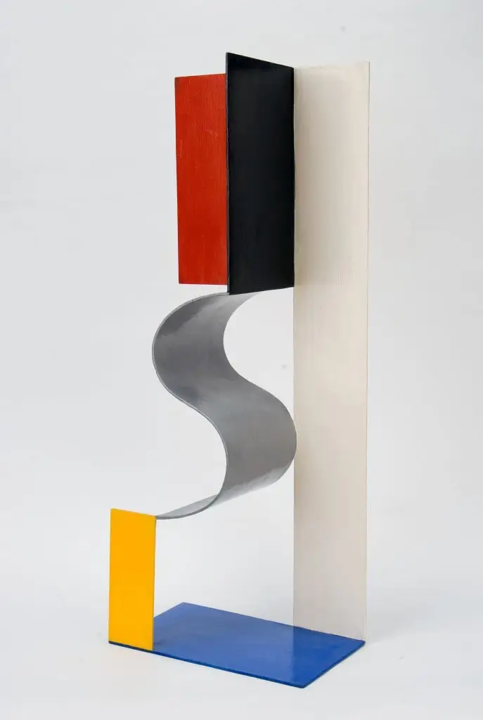 Spacial composition Nr 6 of Katarzyna Kobro