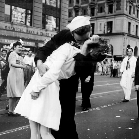 The iconic WWII kissing photo